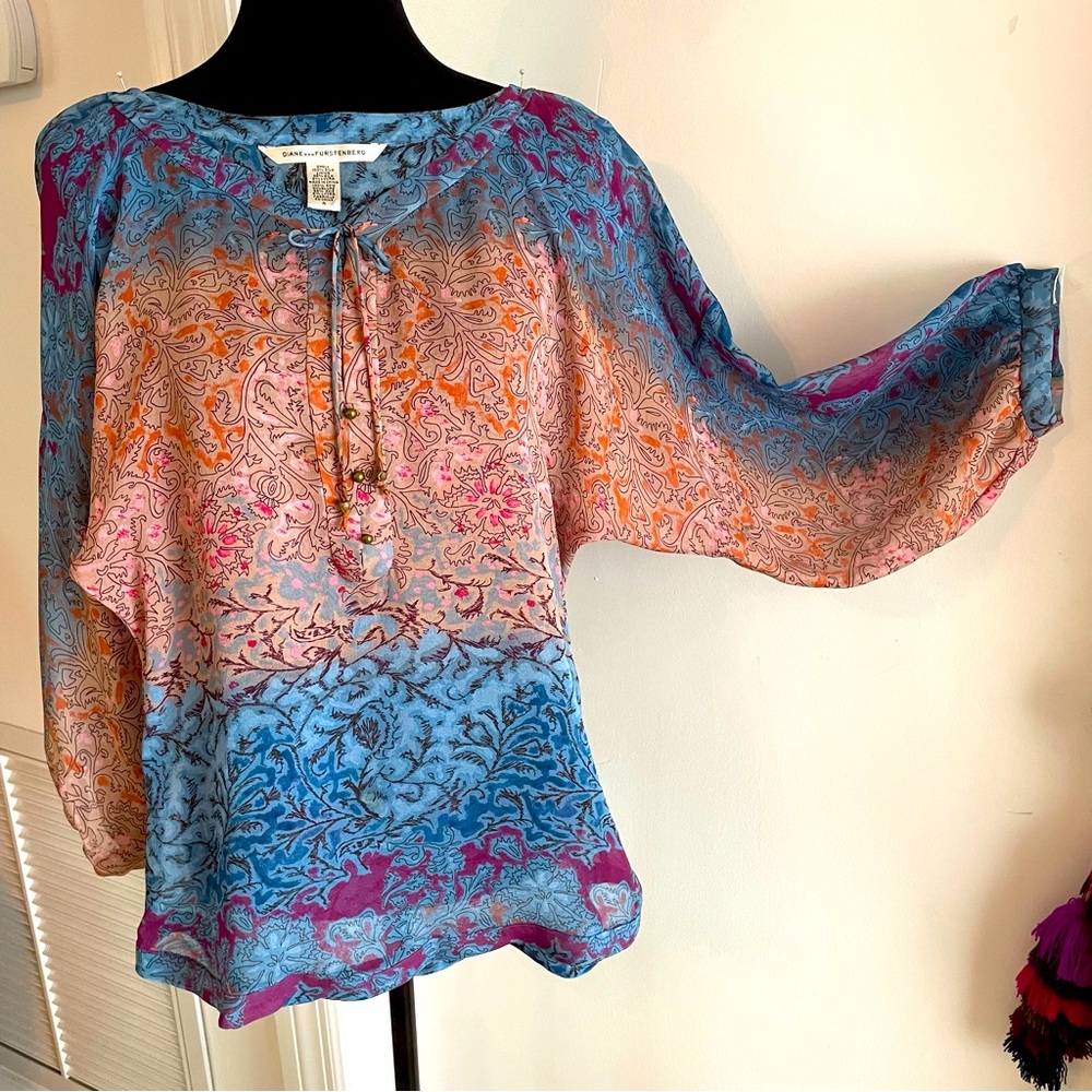 Diane Von Furstenberg Lightweight Silk Print Top! DVF Great condition! Size 4 - Picture 1 of 9